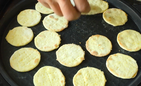 烤箱烤饼的制作方法和技巧，让你轻松制作美味可口的饼干