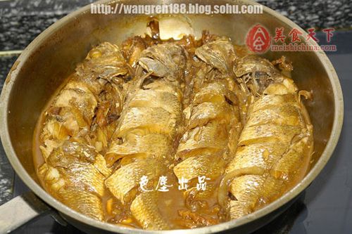 30个汉字以内的符合SEO的新标题：“家常焖黄花鱼的家庭美食制作方法分享，健康美味的黄花鱼料理推荐！”