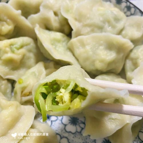 美味可口的西葫芦饺子，学会制作简单又健康的西葫芦美食