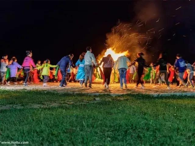 篝火晚会+乡村篮球赛+美食+徒步…最近安顺发现的这块“心形地”火了85还有…