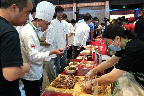 漯河市举行“行走漯河 馔遍沙澧”美食品评暨漯河市餐饮行业职业技能大赛