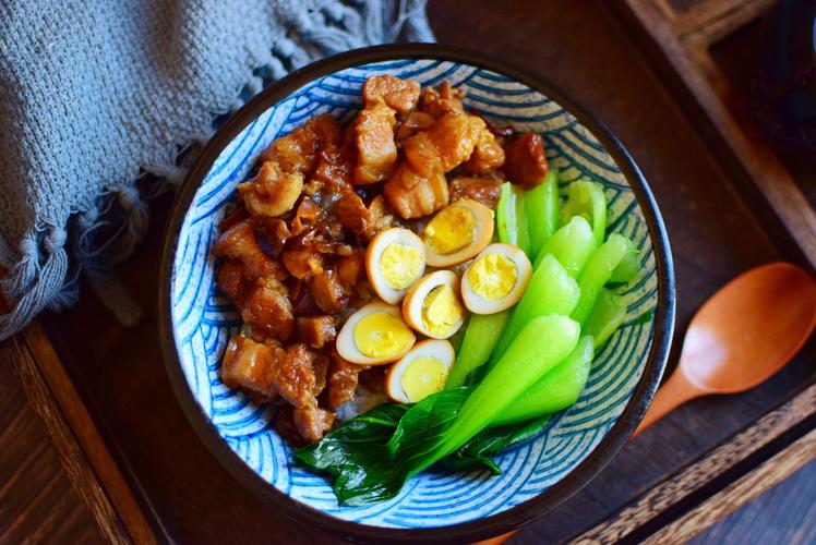 夏天吃饭没胃口试试这款卤肉饭做法简单做一锅不够吃太香了