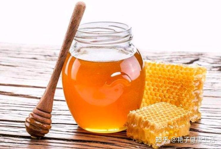 这才是蜂蜜最营养的吃法止咳护肝补虚…但这3类人劝你别碰