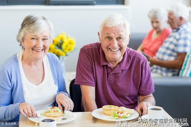 老年人饮食就该清淡医生老人免疫力下降补充蛋白质是重点