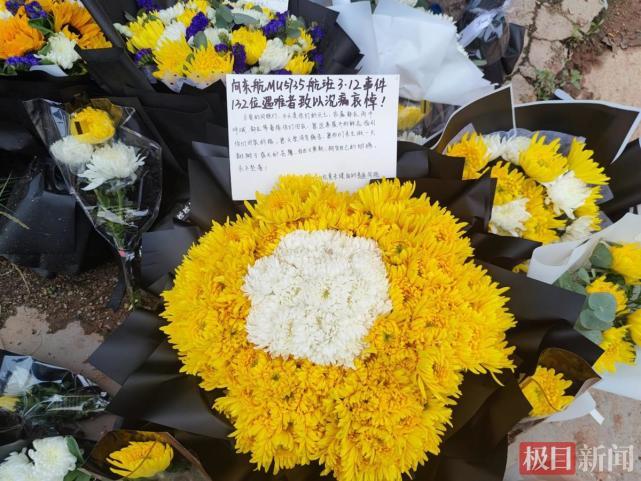 齐齐哈尔市民献花哀悼遇难者网友订花祭奠留言让人泪奔