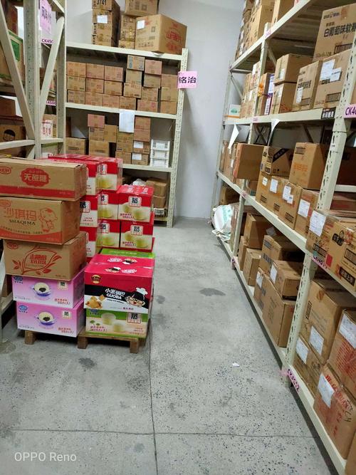 实拍上海11家临期食品批发折扣仓库看看各自都有哪些货源和服务