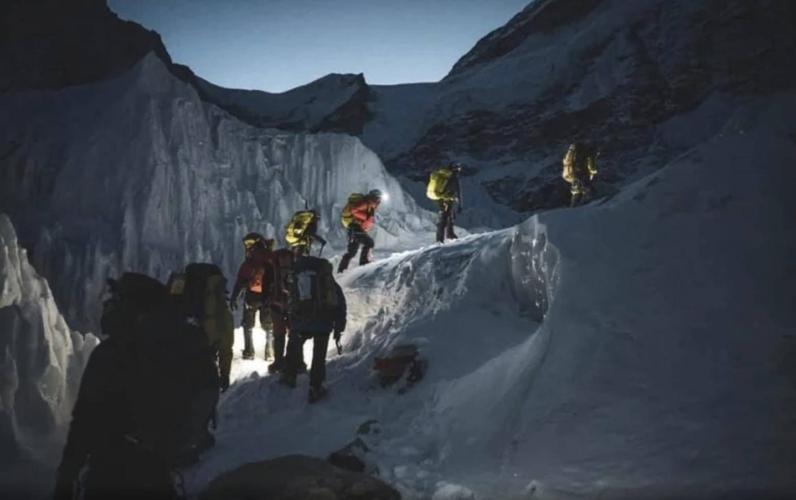 英媒挪威女登山家为破纪录对协助其登山的尼泊尔夏尔巴人“见死不救”