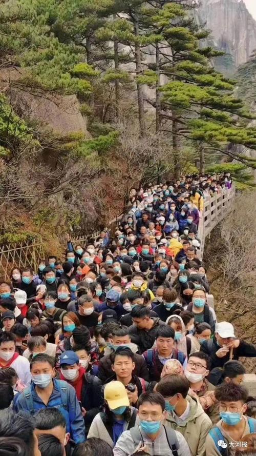 西安春节人气爆棚景区限流游客因不愿排队放弃许多美食