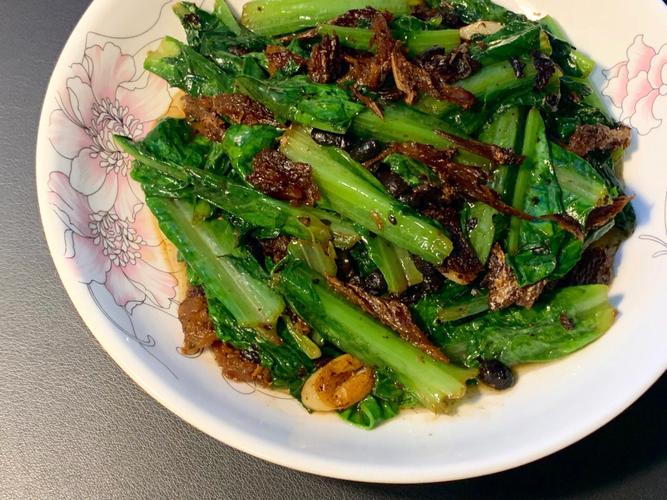 豆豉鲮鱼油麦菜的做法_豆豉鲮鱼油麦菜的做法视频