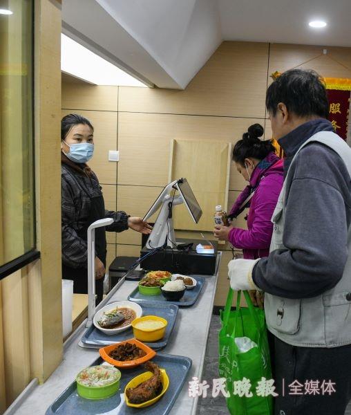 江城社区老年幸福食堂小碗菜里的幸福滋味