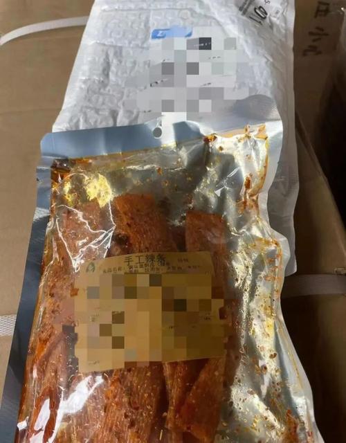 女子与网友互换特产寄去10斤干果奶酪收到几袋零食