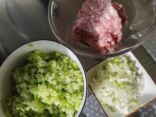 芹菜猪肉饺子馅的做法_芹菜猪肉饺子馅的做法及配料