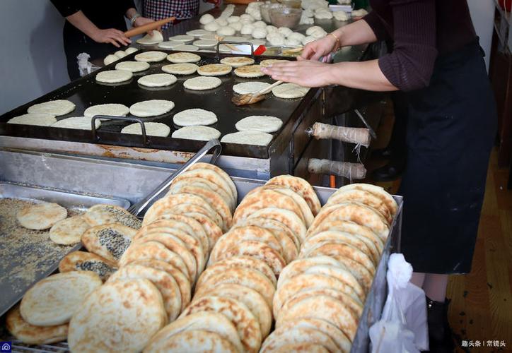 摆摊卖烧饼_摆摊卖烧饼赚钱吗