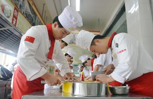 学厨师_学厨师一年学费大概多少