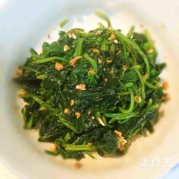 凉拌菠菜_凉拌菠菜汁怎么调