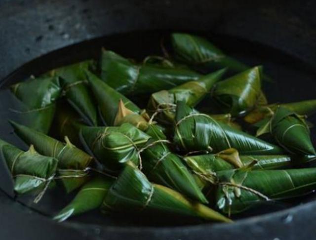 煮粽子用冷水还是热水_煮粽子用冷水还是热水煮多久