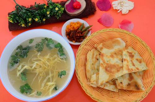 油饼母鸡汤_油饼母鸡汤是哪里的小吃