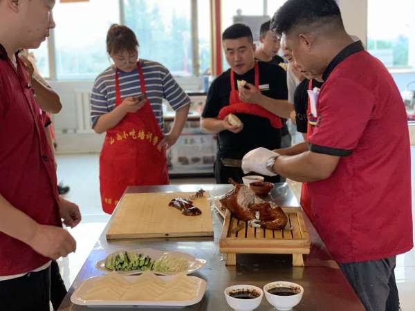 哪里学烤鸭培训_哪里学烤鸭培训好