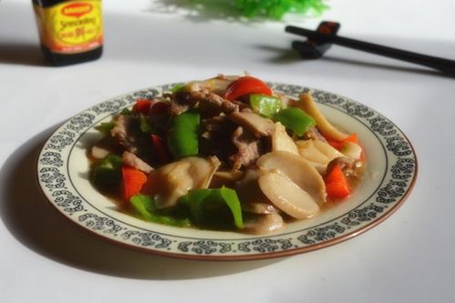 杏鲍菇的家常做法_肉炒杏鲍菇的家常做法